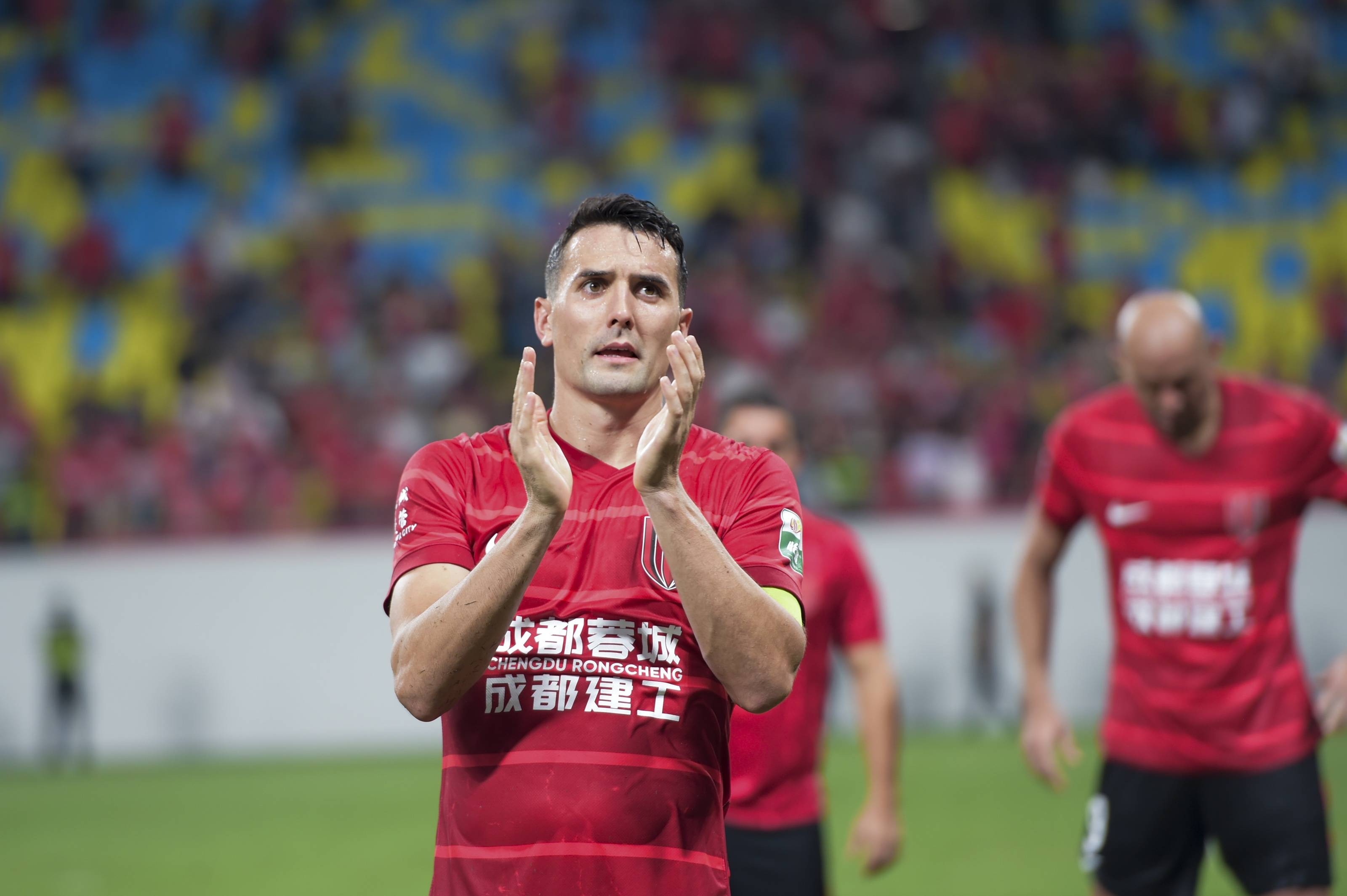 成都蓉城迎中超关键赛，集结日临场应变，压力陡增，细节决定成败的简单介绍-爱游戏网页版