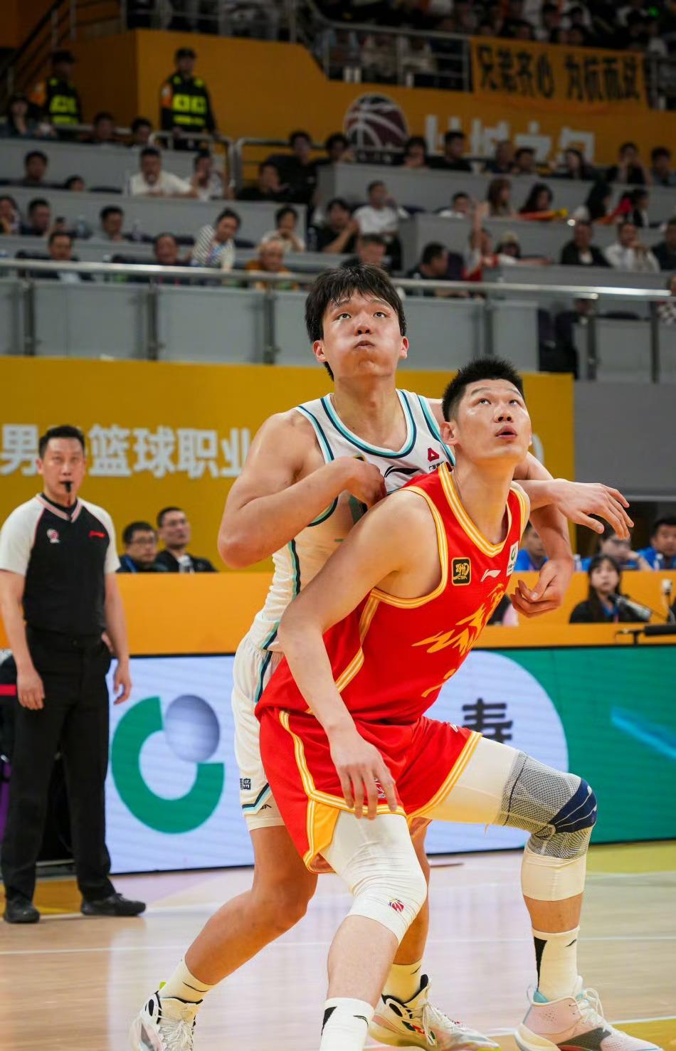 包含今夜突围战来临，广厦男篮围绕国王杯刷新队史纪录，引发热议，轮换策略成焦点的词条-爱游戏登录