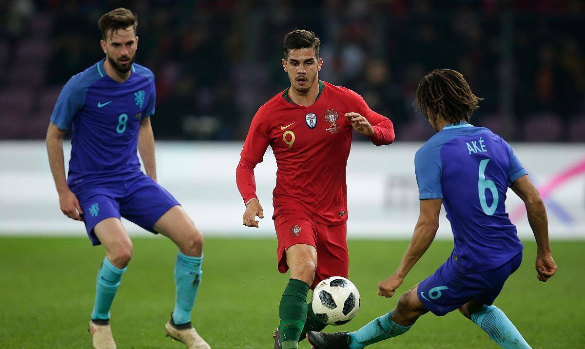 德甲倒计时,达拉斯独行侠转会期止住颓势,细节引发关注,目标明确,数据趋势出现新变化的简单介绍-爱游戏体育